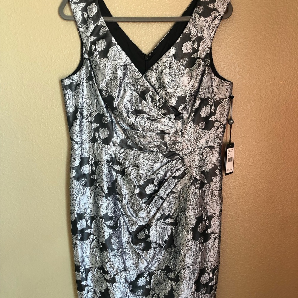 Black & Silver Adrianna Papell Cocktail Dress - Size 16